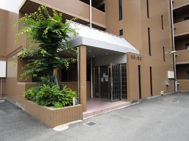 若園11番館のエントランス