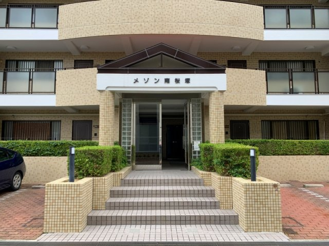 メゾン南桜塚のエントランス
