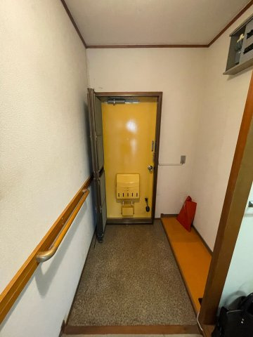 ハイツ東朝霧の玄関