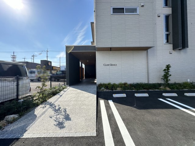 CLASS GRACAの駐車場
