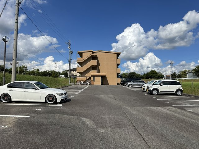 サンハイツ池田IIの駐車場
