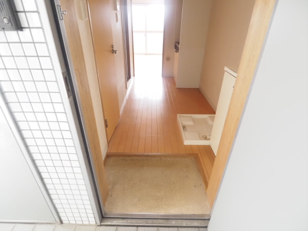 狛江市岩戸北３丁目の賃貸マンションの玄関