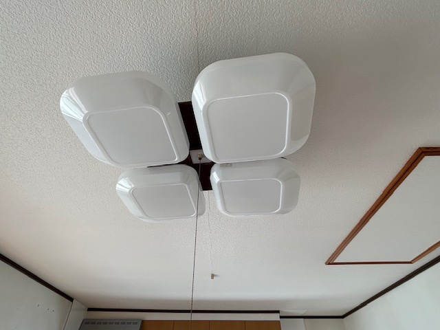 石立町貸家のその他|照明