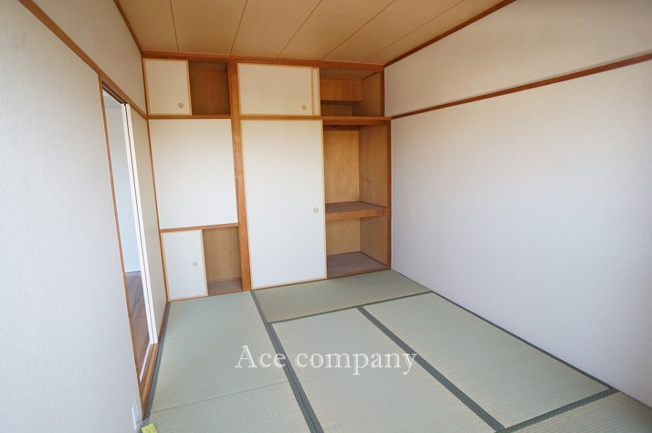 【寝室】 | 志紀マンション | 【和室6帖】押入れ・物入れあります♪