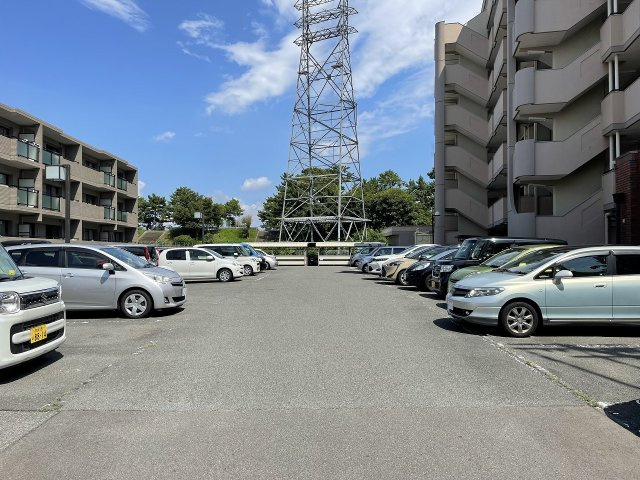 メゾン稲津の駐車場