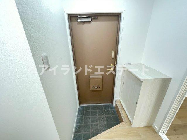 グリーンヒルズ　陽当たり良好　バストイレ別　宅配BOXの玄関