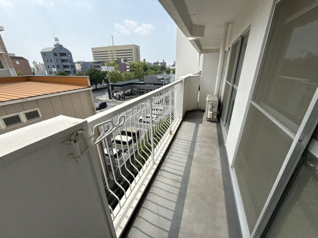 姫路市安田３丁目の賃貸マンションのバルコニー