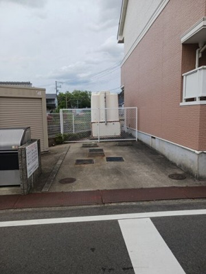 【駐車場】 | シャン・ド・フルール | 車をお持ちの方に嬉しい駐車場付きの物件です