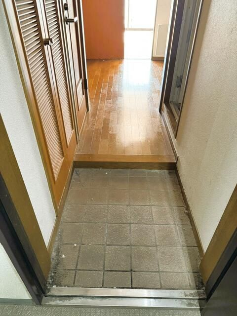 ロイヤルグリーン本郷の玄関