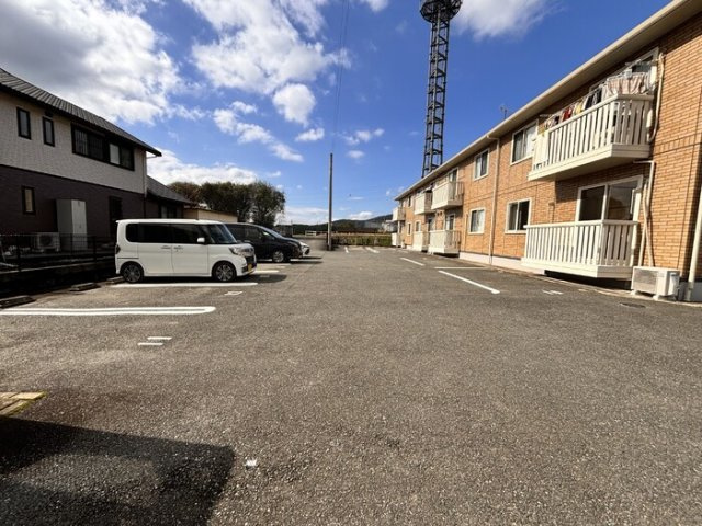 アムールの駐車場|駐車スペースもあります☆