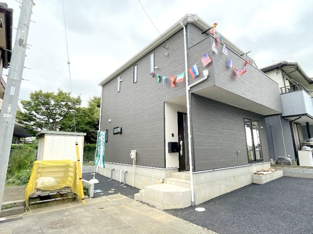 【外観】 | 富士見市勝瀬　新築一戸建住宅　全1棟　（ふじみ野店） | 大型商業施設や教育施設が近く、子育てしやすい住環境になります！前面道路は車どおりが少なく暮らしやすい住環境となっております。