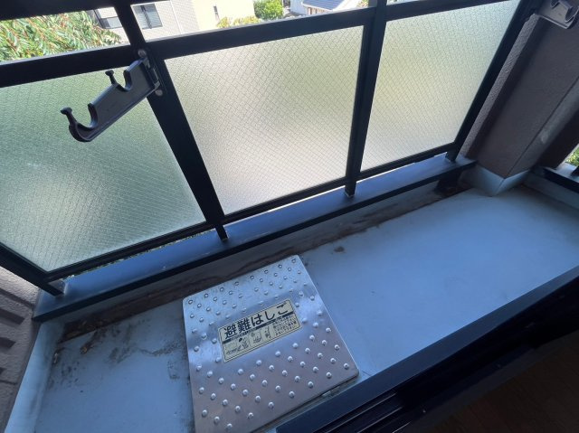 楠町タムラビルのバルコニー