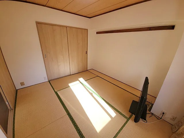 万葉ハイツ元町の居間・リビング