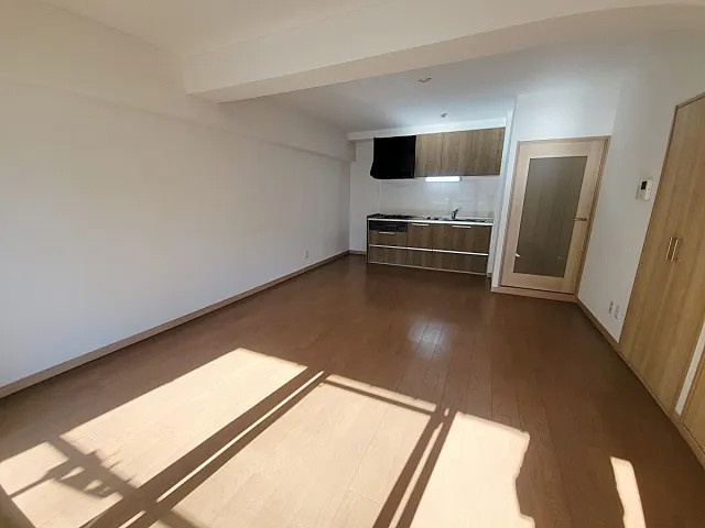 万葉ハイツ元町の居間・リビング
