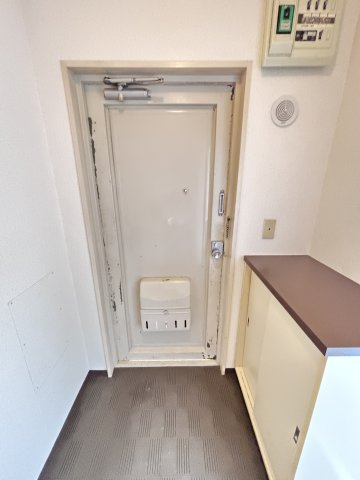 メゾンエコール福栄の玄関