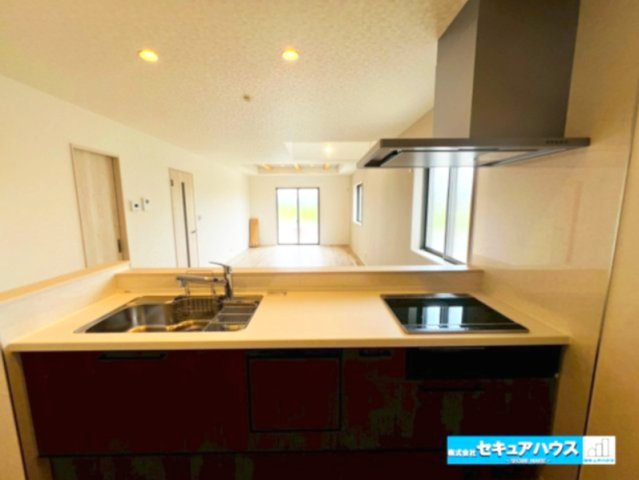 【本日ご案内可能】愛知郡東郷町御岳　全2棟の内観：施工例|【キッチンイメージ】
◆洗い物の時短に繋がる食洗機付きのキッチンです♪
◆IHコンロのためトッププレートがフラットで掃除が非常に簡単で、火を使わないため安全性が高いです。　　　　　　　　　　　　　　　