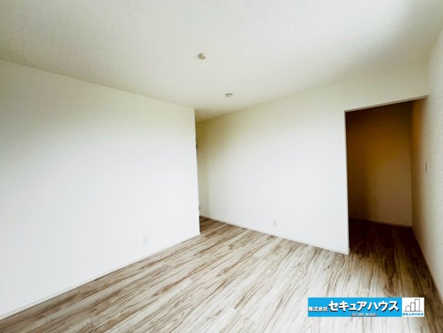 【本日ご案内可能】愛知郡東郷町御岳　全2棟の内観：施工例|【洋室イメージ】
◆広々とした居住空間は日々の暮らしを彩り、心のやすらぎと満足感を与えてくれます。通風と採光を考慮した設計は子供たちはのびのび育ち、家族でくつろぎと団らんを生み出します。　　　　　　　