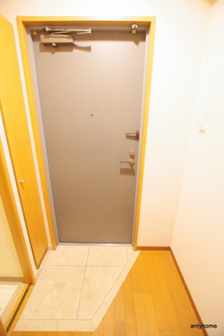エスティライフ梅田新道　仲介手数料無料の玄関