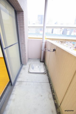 エスティライフ梅田新道　仲介手数料無料のバルコニー