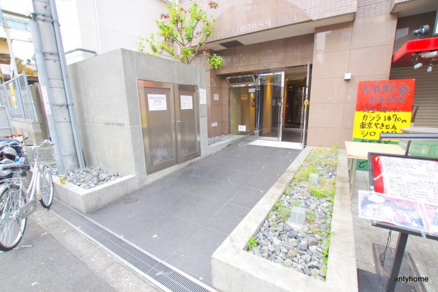 エスティライフ梅田新道　仲介手数料無料のエントランス