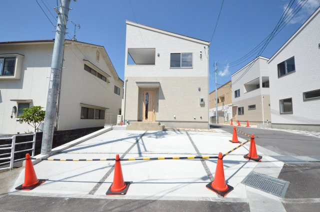 伴東三丁目の駐車場|AL伴駅徒歩5分の平地
駐車は2台可能です