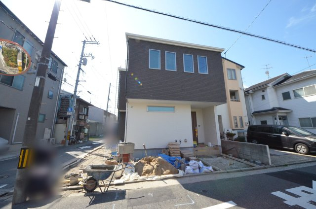 宇品御幸四丁目の外観|角地の為陽当り良好
前面道路は交通量が少なく駐車楽々です