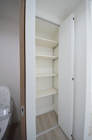 温品三丁目の収納|廊下に大容量の収納スペースがあります