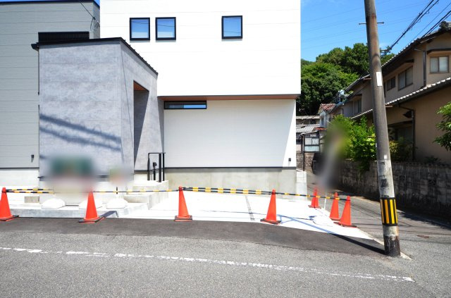 温品三丁目の駐車場|JR矢賀駅徒歩28分
駐車は2台可能です
