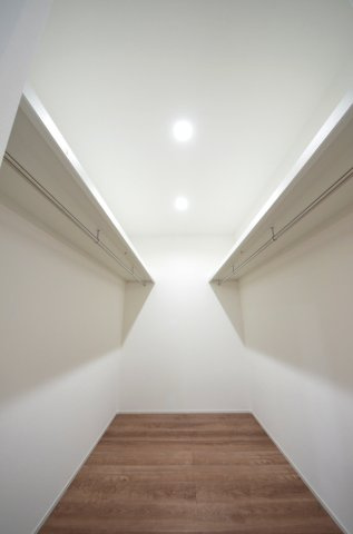 温品三丁目の収納|各居室に機能的なクローゼットを完備。タンスなどの大型家具を買い足す必要がないため、お部屋の面積を最大限に活かせます。