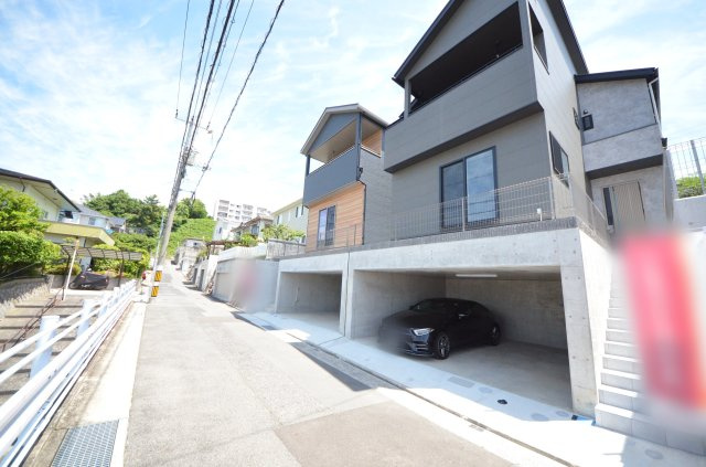 井口鈴が台三丁目の前面道路含む現地写真|前面道路は広く、交通量が少ない為駐車楽々です