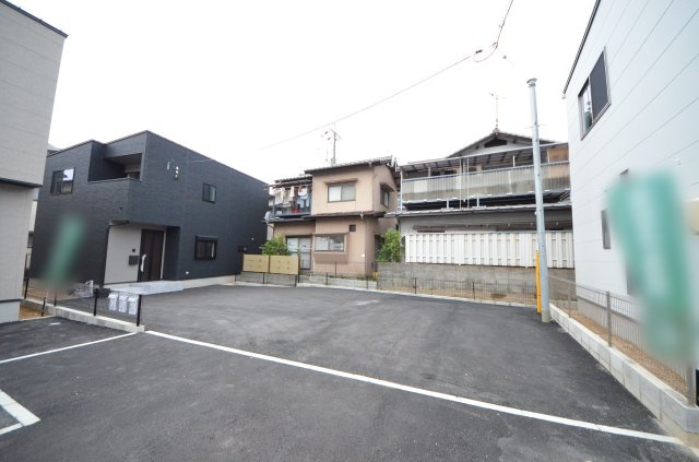 西原二丁目の駐車場|AL祇園新橋北駅徒歩7分
駐車は2台可能です