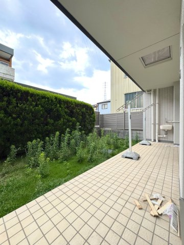 ルネサンス東川口プレリアのバルコニー|バルコニー
お洗濯物をしっかり乾かせる日当たりの良い南向きバルコニー。手すり側のスペースも広く、開放感があります。