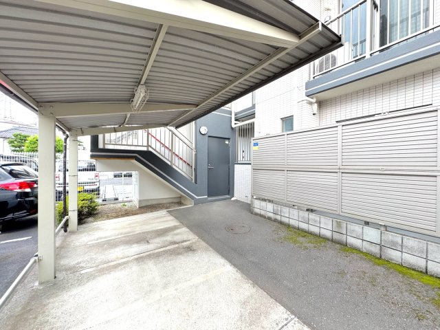 ルネサンス東川口プレリアの駐輪場|バイク置き場
バイクやスクーターを停められる専用スペースを確保。通勤・通学など日々のフットワークを支えます。