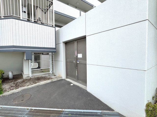 ルネサンス東川口プレリアのその他共用部分|ゴミ置き場
敷地内に設置された専用ゴミ置き場。24時間しっかりと管理されており、清潔な状態が保たれています。