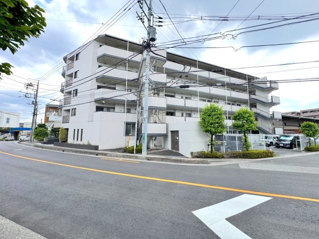 ルネサンス東川口プレリアの外観|外観
落ち着きのあるデザインが魅力的な建物外観。周辺環境とも調和した美しい佇まいです。