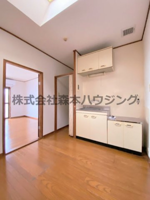 【居間・リビング】 | 　グリーンプラザ | ゆったりしたキッチンスペースです
