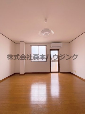 【洋室】 | 　グリーンプラザ | 明るい洋室です
