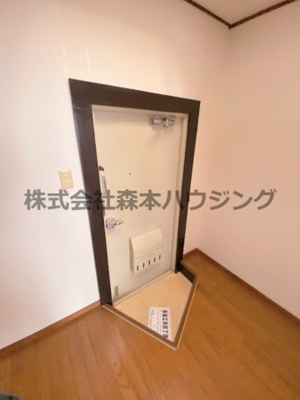 【玄関】 | 　グリーンプラザ | 落ち着いた玄関です