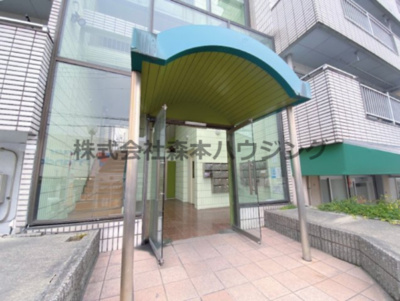【エントランス】 | 　グリーンプラザ | 落ち着いたエントランスです