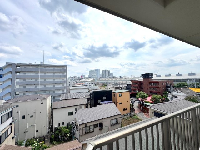 グーディッシュ大宮の展望|眺望
5階部分につき前面に遮るものがなく、開放感のある見晴らしが広がります。遠くまで見渡せる心地よい景色を日常的にお楽しみいただけます。