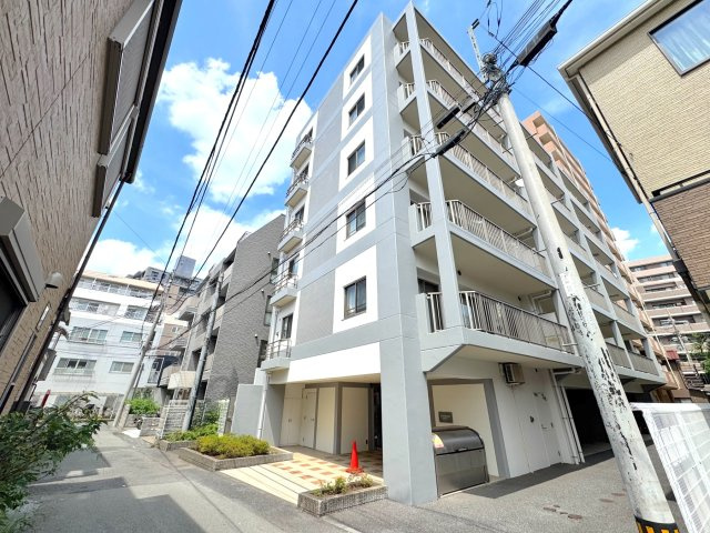 グーディッシュ大宮の外観|外観
管理体制が整った閑静な住宅街に佇むマンション。落ち着きのある外観デザインで、周辺には買い物施設や教育施設も揃っており、暮らしやすい住環境が魅力的です。