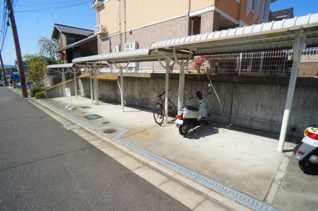 アンジュ　コリーヌ