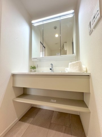 ベルドゥムール草加中央東の独立洗面台|洗面台新規交換