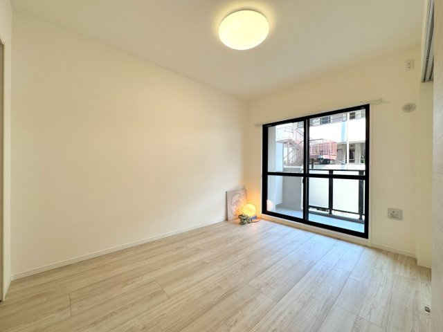 ベルドゥムール草加中央東の寝室|洋室6.1帖　間取り図右下の部屋