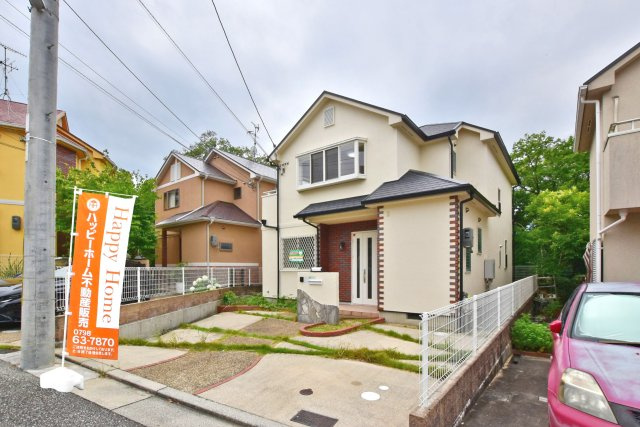 西宮市仁川町6丁目中古戸建｜4LDK＋駐車2台可の外観|令和8年5月リフォーム完了済みですので、いつでも室内を見学して頂けます。閑静な住宅地の駐車2台可物件です。見学をご希望の方はお気軽にお問い合わせください。