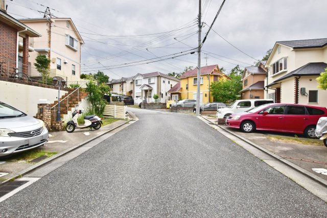 西宮市仁川町6丁目中古戸建｜4LDK＋駐車2台可の前面道路含む現地写真|東側前面道路　公道約6ｍ