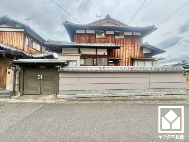 伏見区深草大亀谷安信町の外観