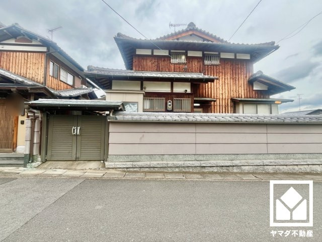 伏見区深草大亀谷安信町の外観
