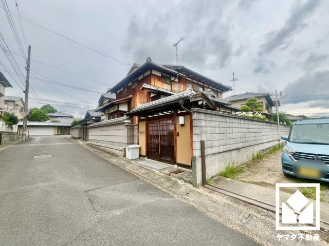 伏見区深草大亀谷安信町の外観