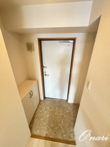 ルミエール八尾駅前の玄関